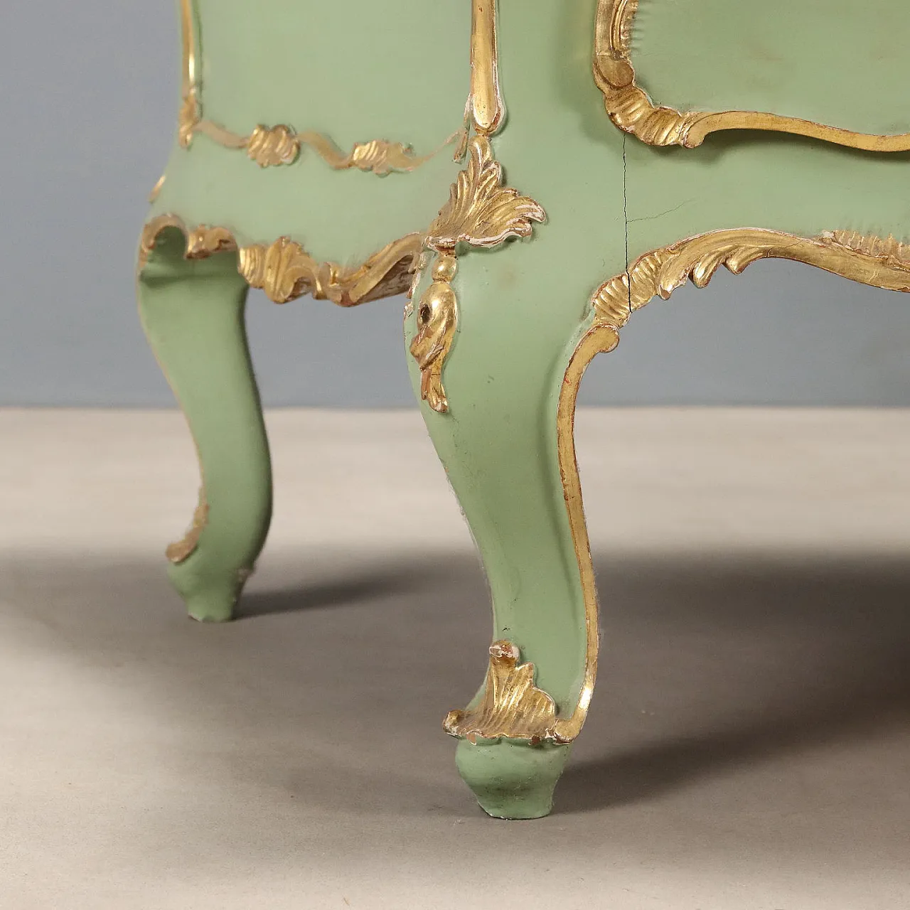 Lacquered and gilded Baroque style chest of drawers, 19th century 7