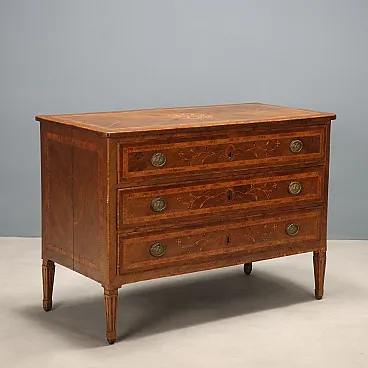 Neoclassical chest of drawers in walnut, late 18th century