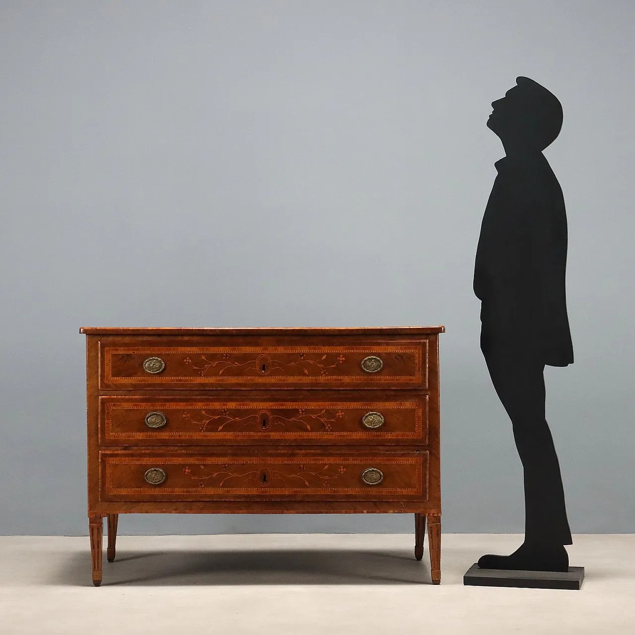 Neoclassical chest of drawers in walnut, late 18th century 3