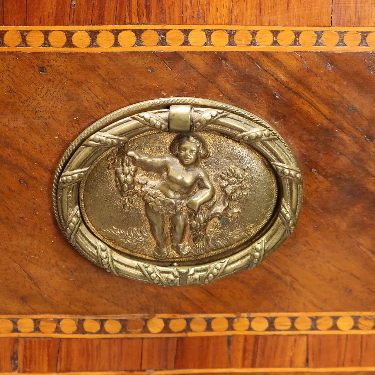 Neoclassical chest of drawers in walnut, late 18th century 8