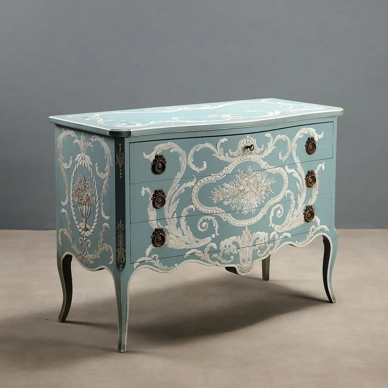 Carved and lacquered mahogany chest of drawers, 20th century 1