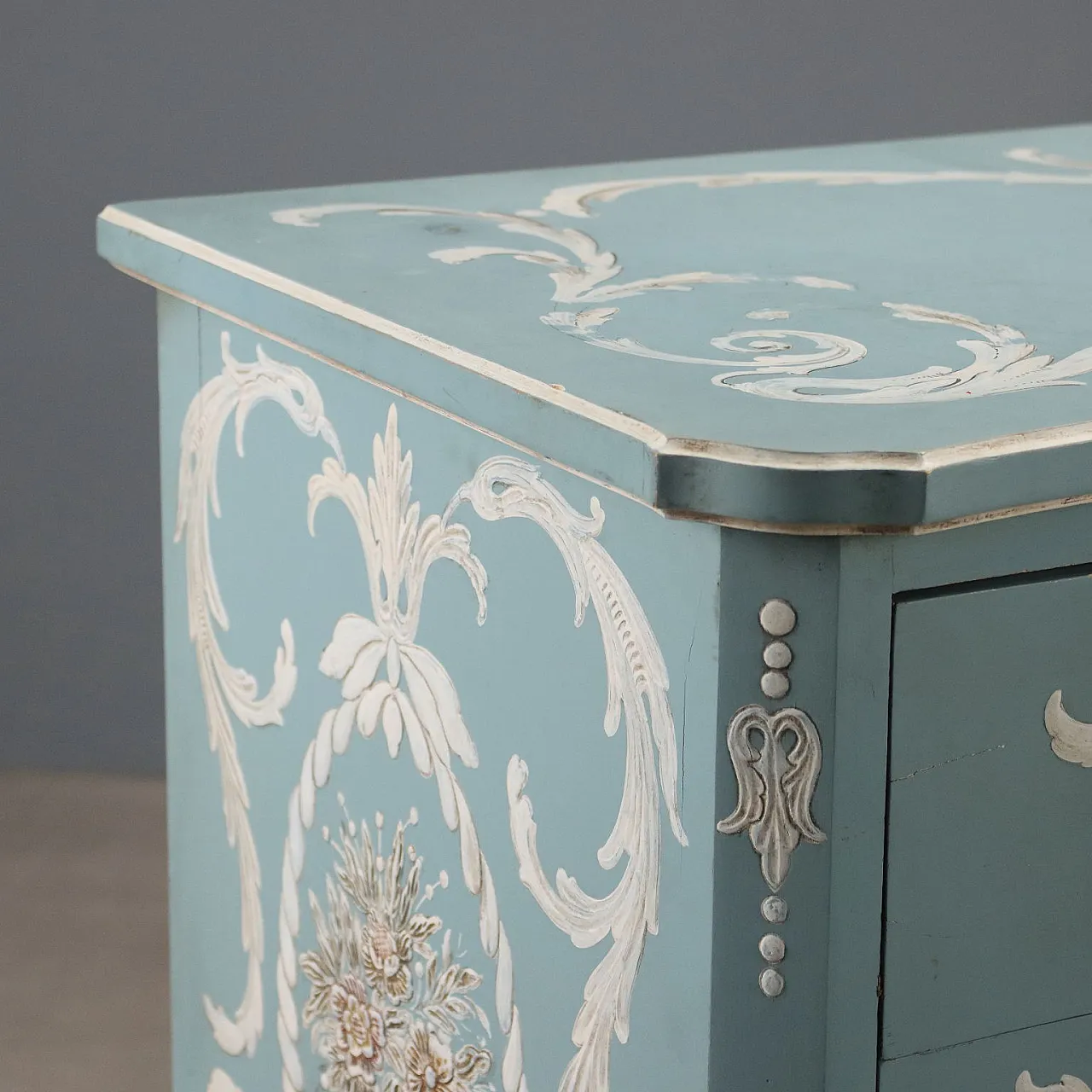 Carved and lacquered mahogany chest of drawers, 20th century 5