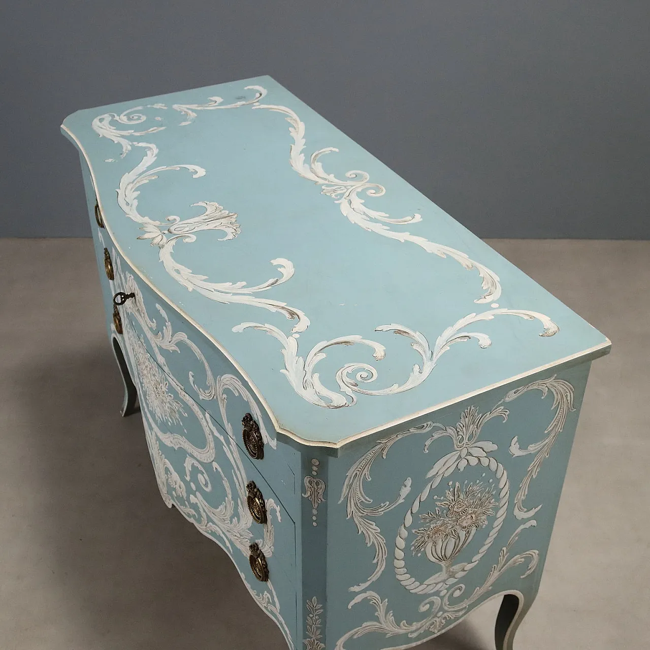 Carved and lacquered mahogany chest of drawers, 20th century 9