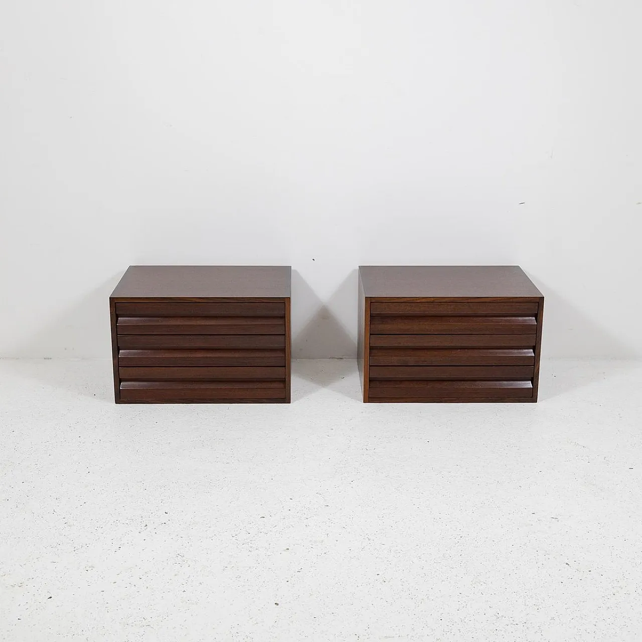 Pair of suspended bedside tables by Tecno, 1950s 4