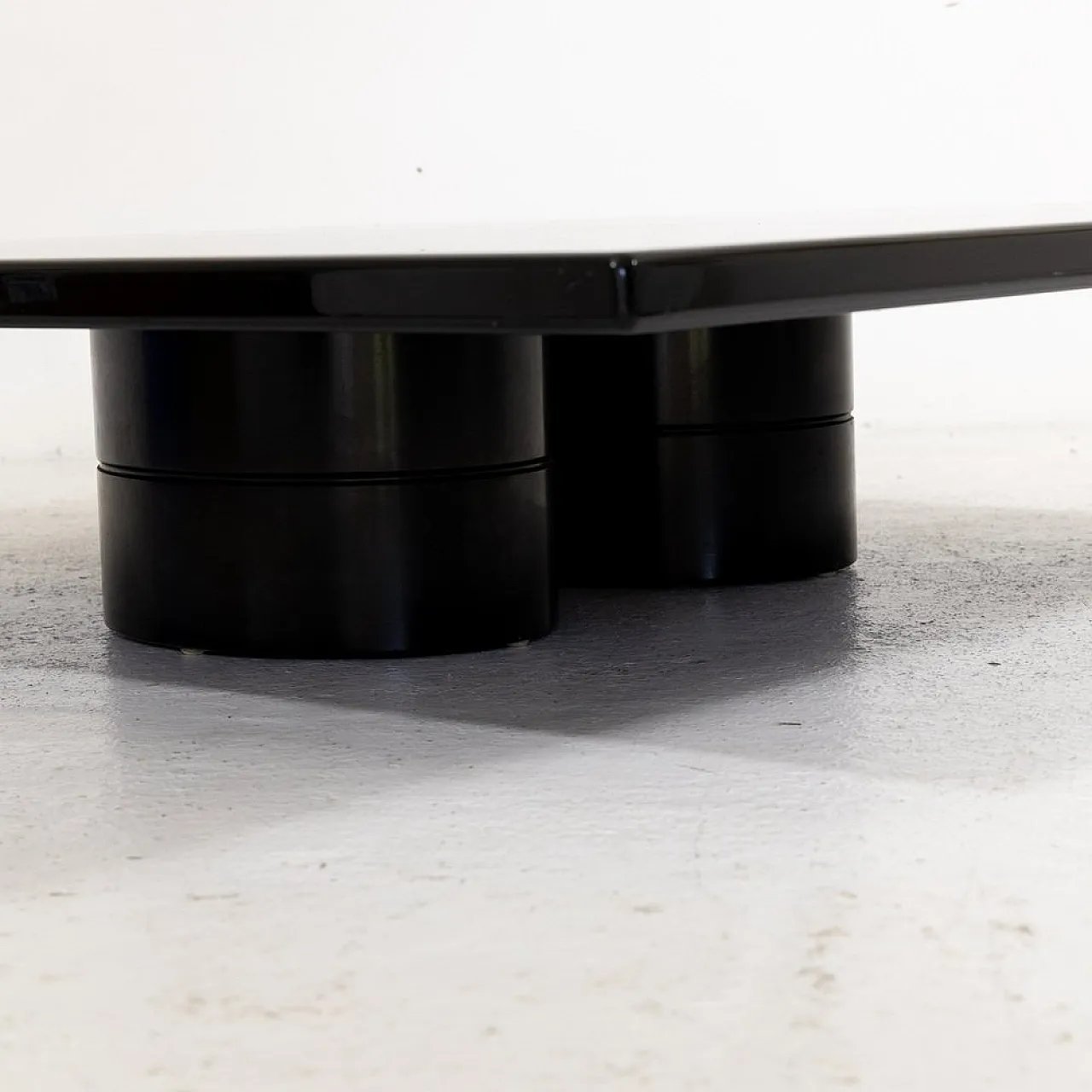 Large black lacquered coffee table by Saporiti Italia, 1970s 7