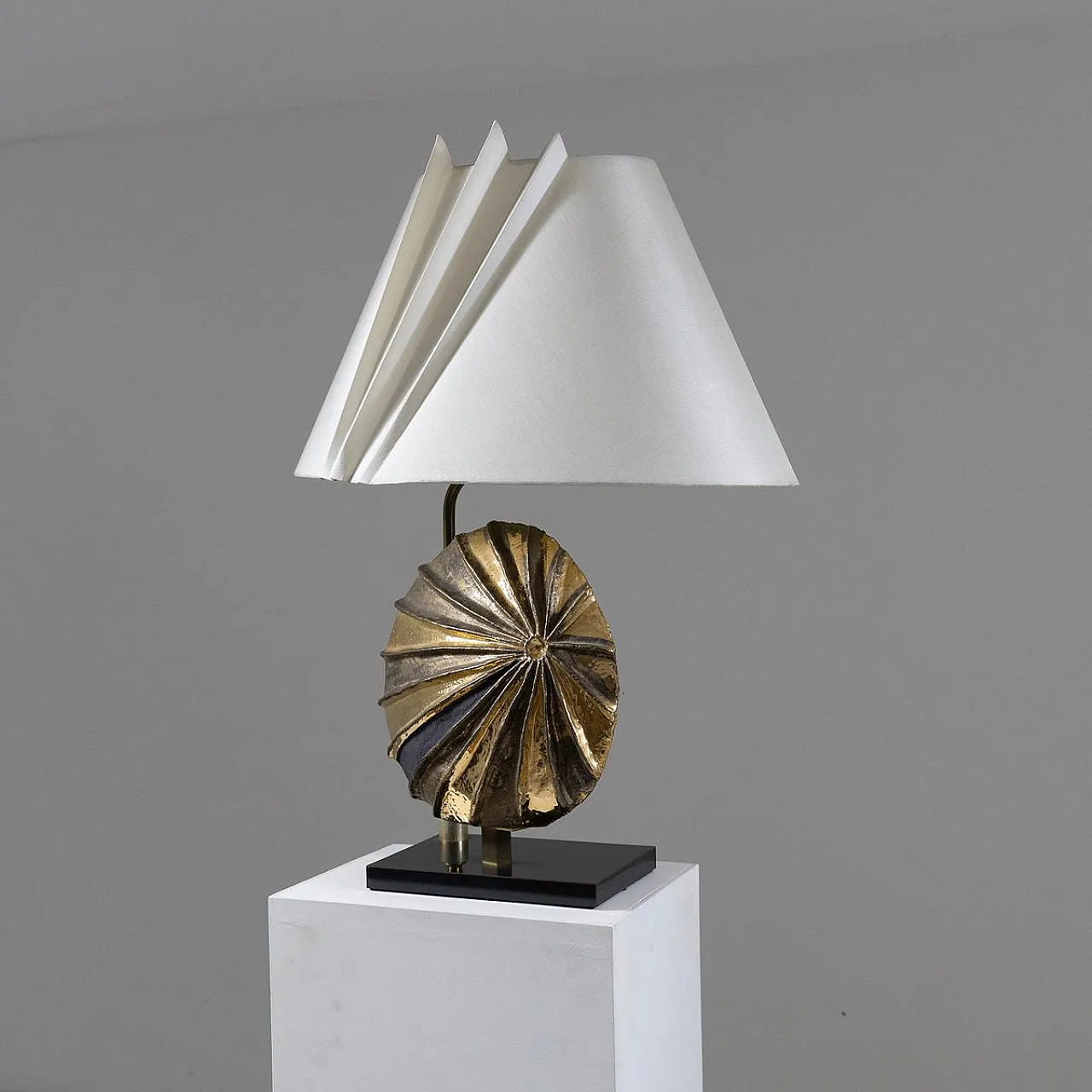 Golden ceramic table lamp, 1960s 5
