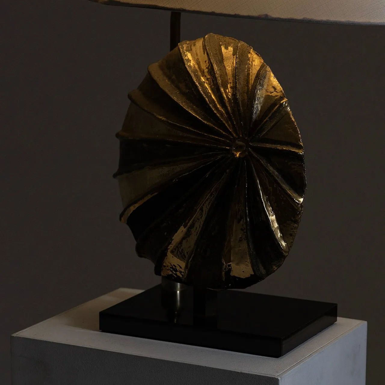 Golden ceramic table lamp, 1960s 8
