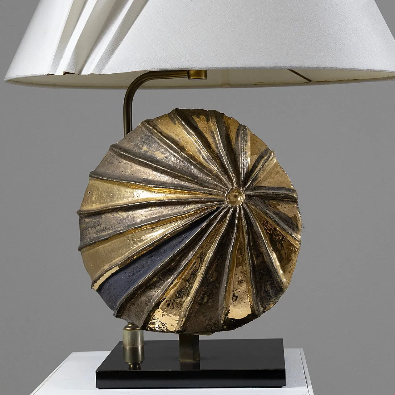 Golden ceramic table lamp, 1960s 9