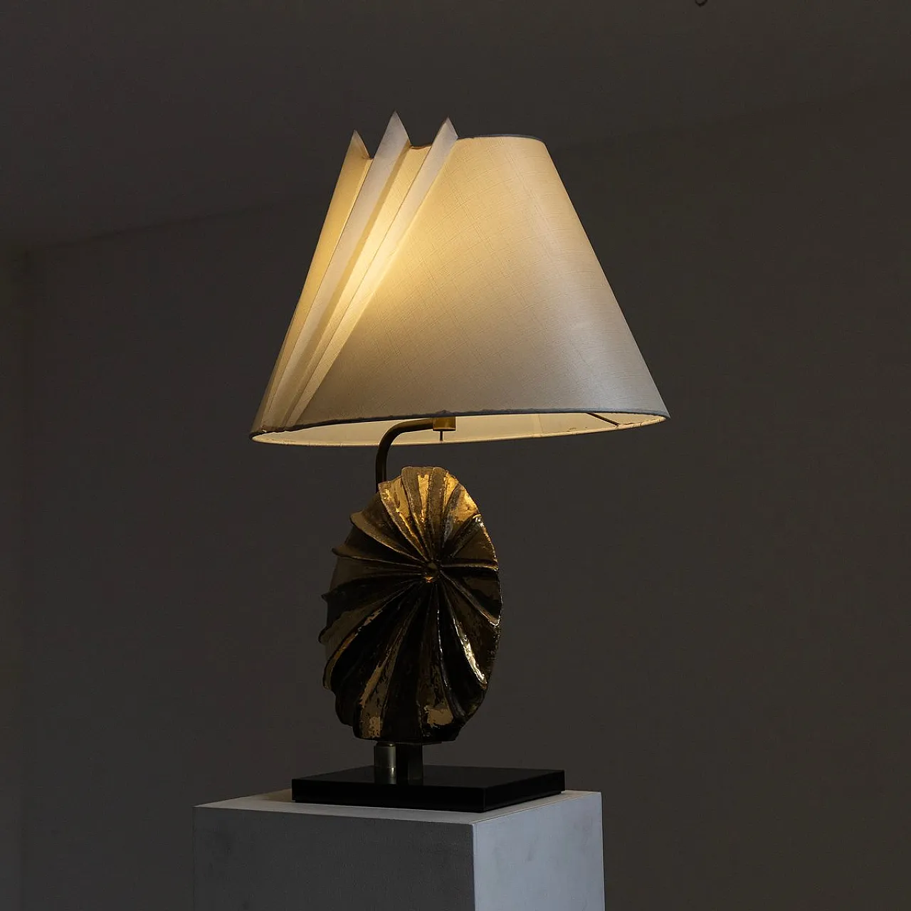 Golden ceramic table lamp, 1960s 10