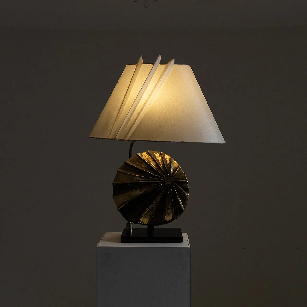 Golden ceramic table lamp, 1960s 11