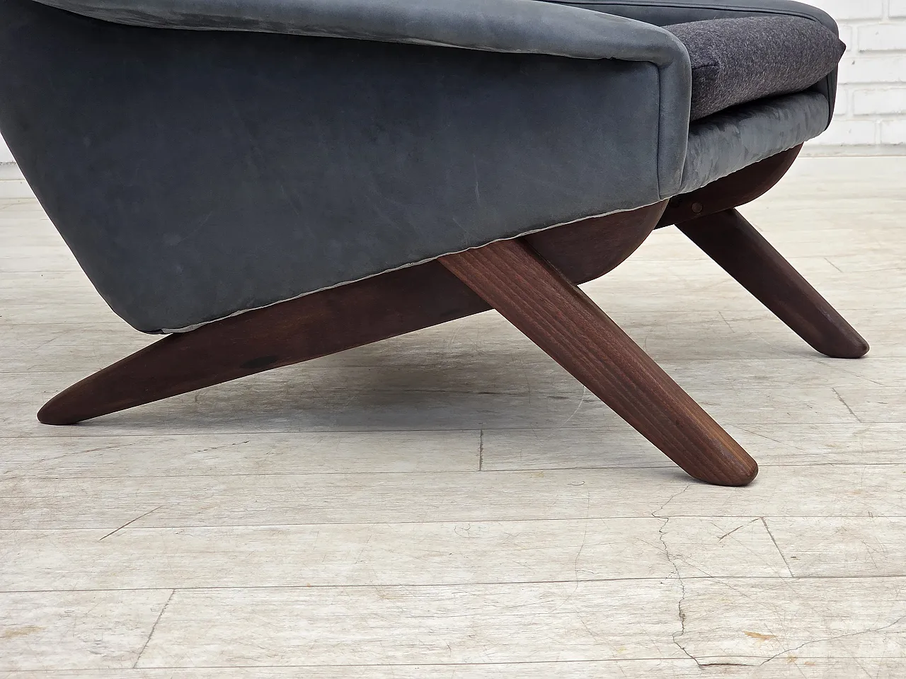 1970s, Danish design by Illum Wikkelsø, reupholstered, leather. 3
