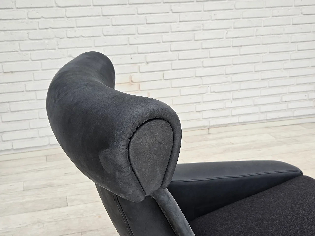 1970s, Danish design by Illum Wikkelsø, reupholstered, leather. 11