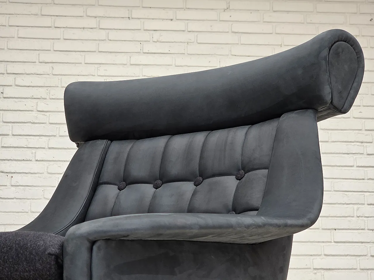 1970s, Danish design by Illum Wikkelsø, reupholstered, leather. 18