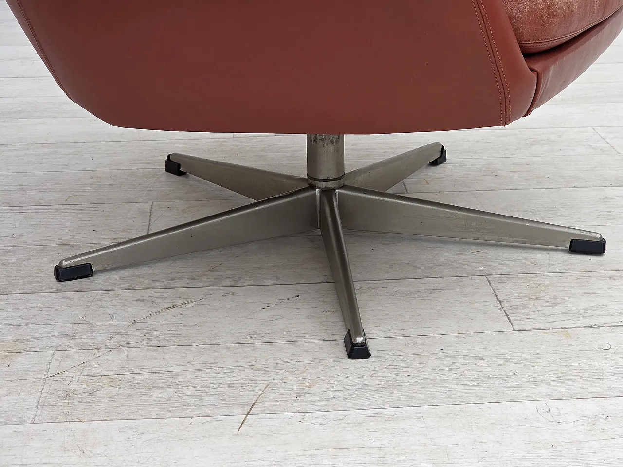 1970s, Danish design by H.W.Klein, swivel armchair, furniture leather. 5