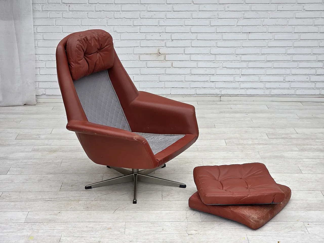 1970s, Danish design by H.W.Klein, swivel armchair, furniture leather. 9