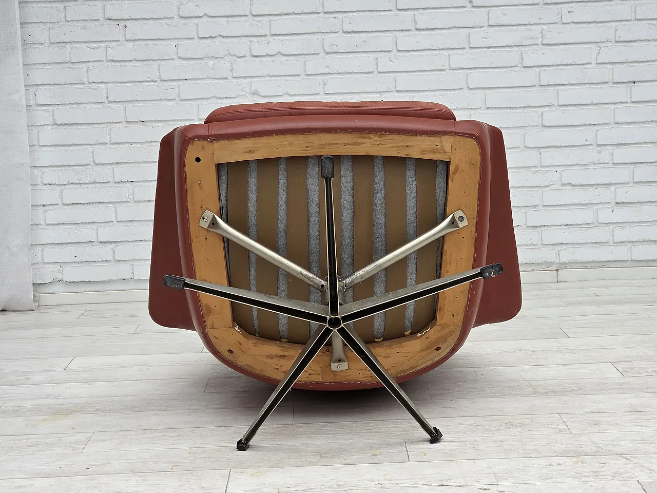 1970s, Danish design by H.W.Klein, swivel armchair, furniture leather. 16