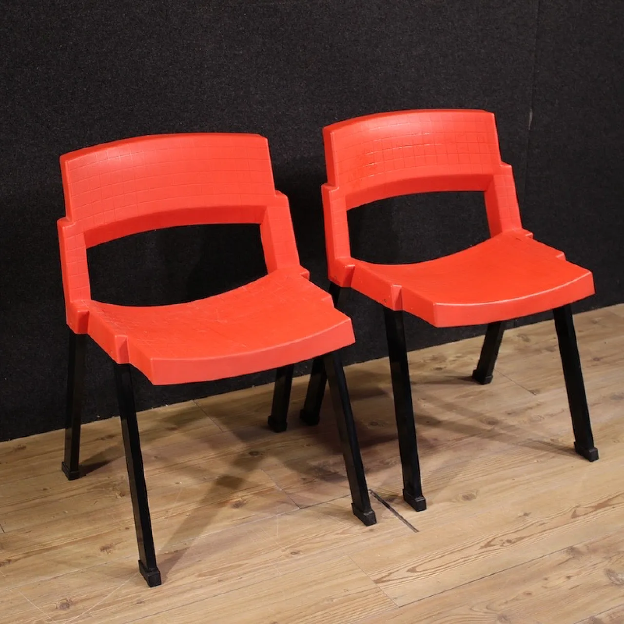 Pair of red City model chairs by Lucci & Orlandini for Lamm, 80s 1