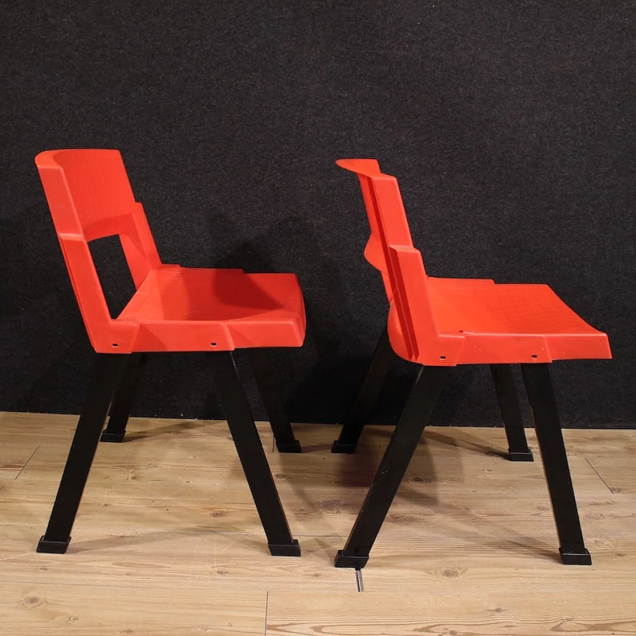 Pair of red City model chairs by Lucci & Orlandini for Lamm, 80s 3