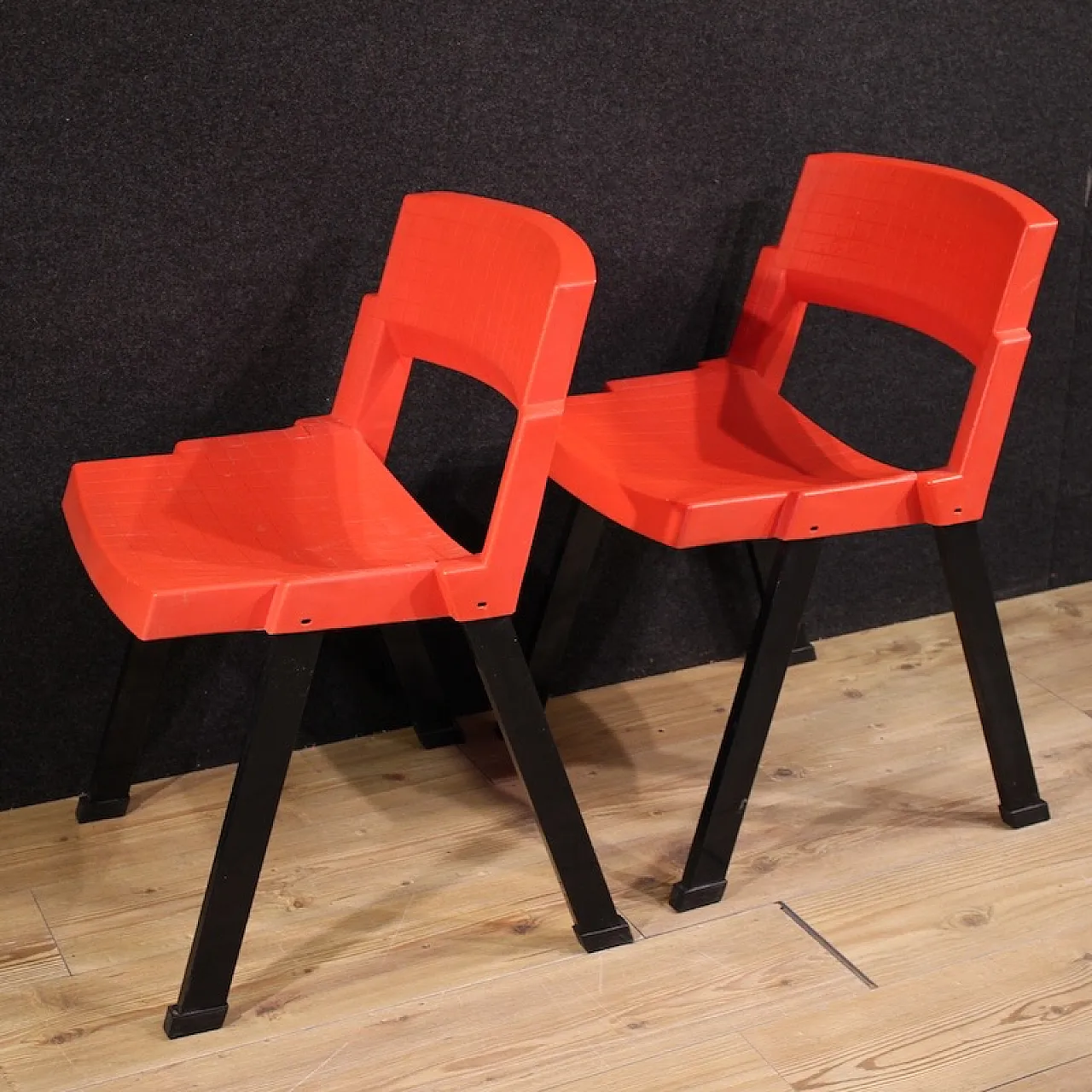 Pair of red City model chairs by Lucci & Orlandini for Lamm, 80s 5