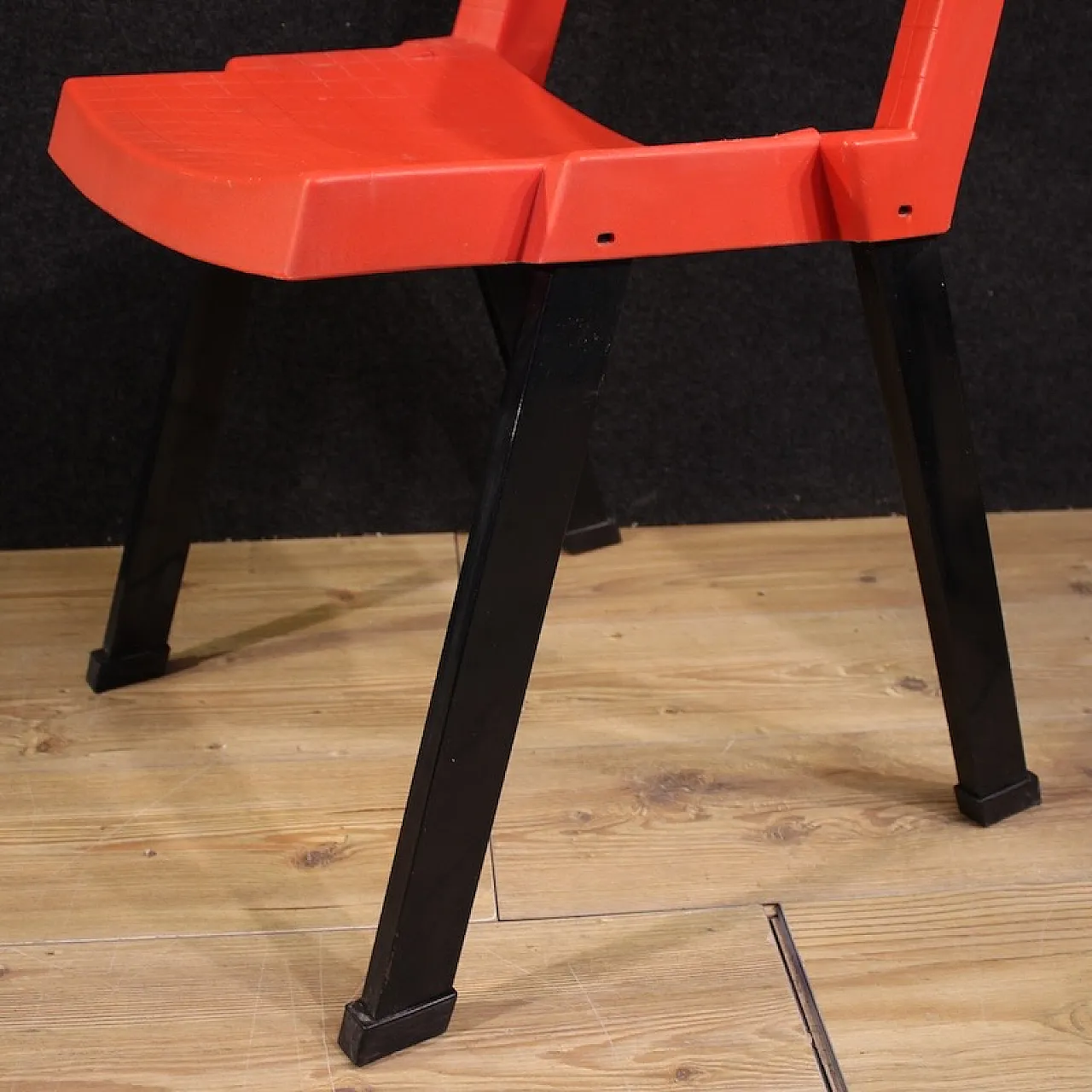 Pair of red City model chairs by Lucci & Orlandini for Lamm, 80s 8