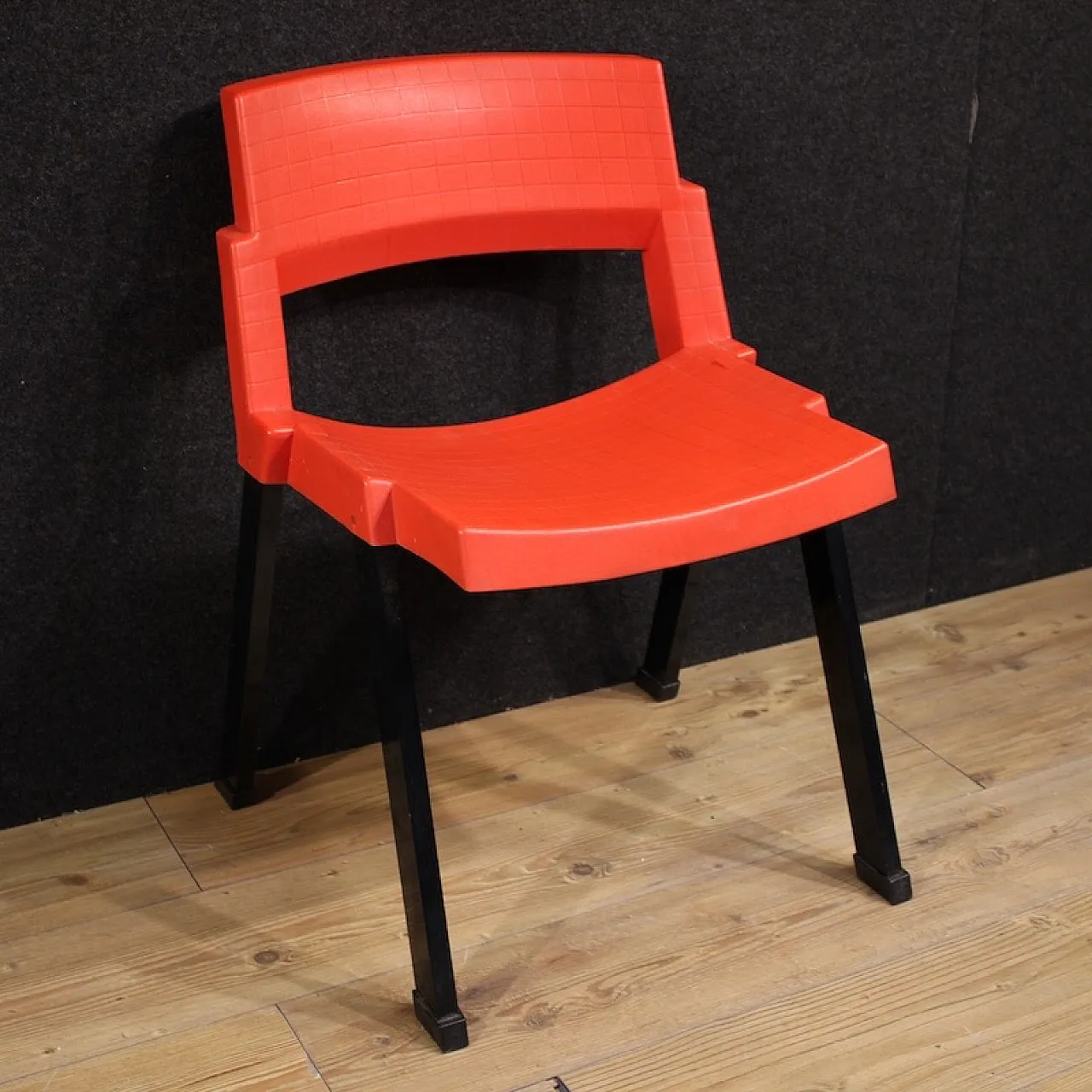 Pair of red City model chairs by Lucci & Orlandini for Lamm, 80s 10