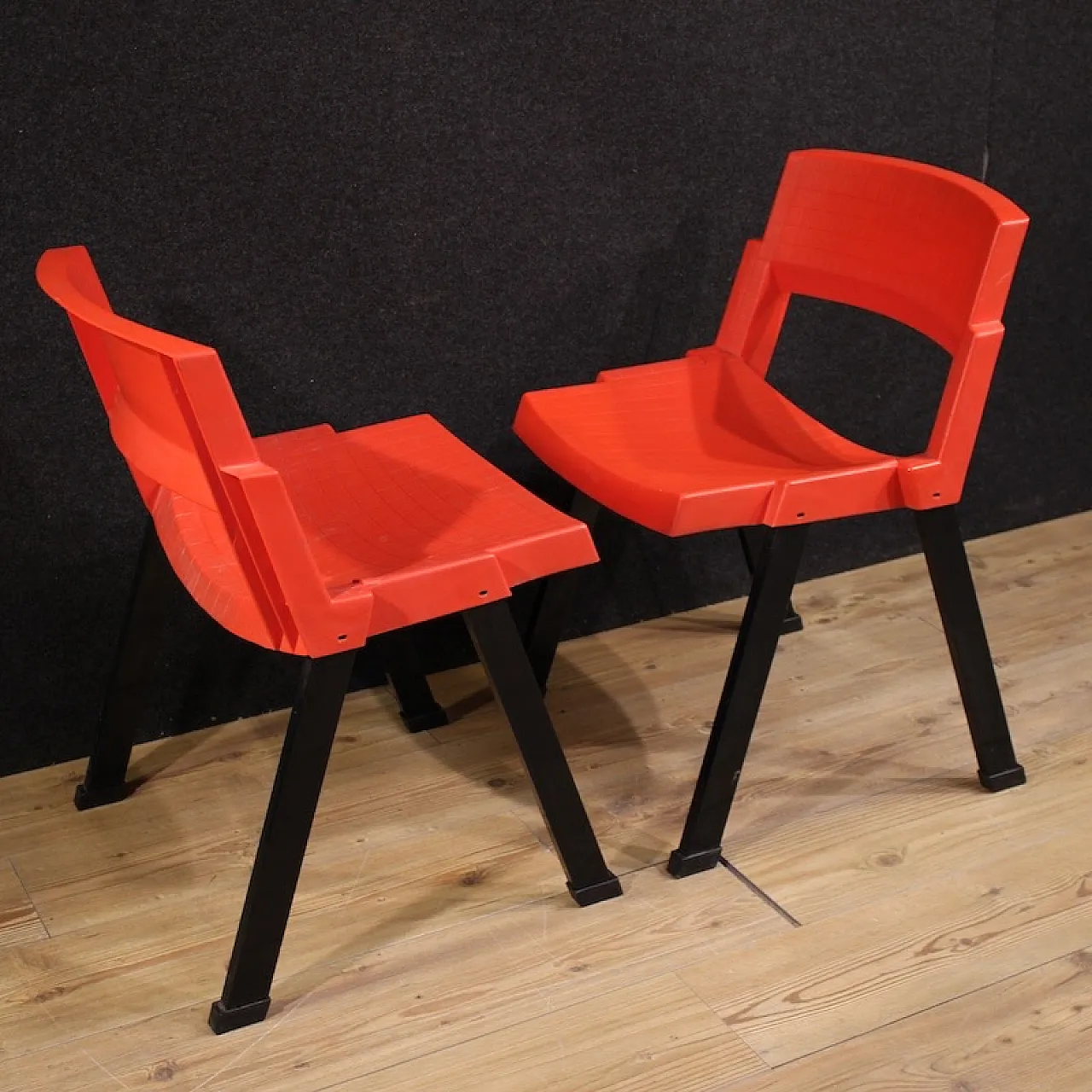 Pair of red City model chairs by Lucci & Orlandini for Lamm, 80s 11