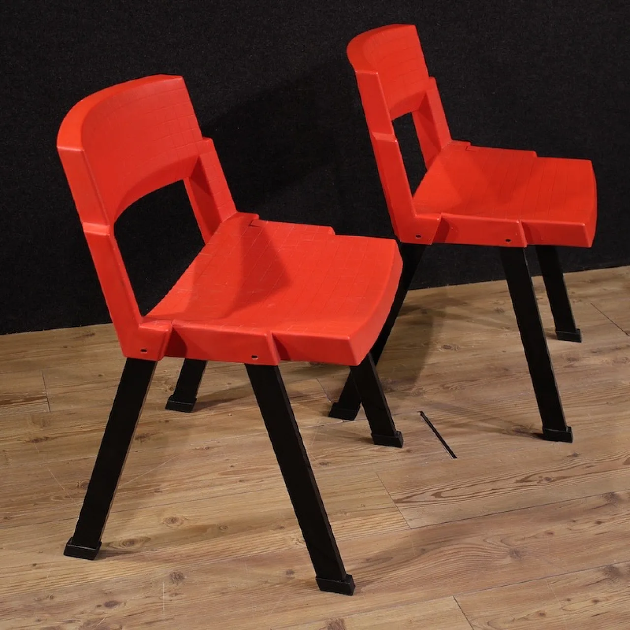 Pair of red City model chairs by Lucci & Orlandini for Lamm, 80s 12
