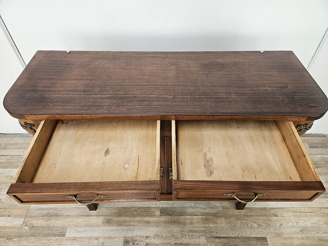 Credenza Liberty inizio '900 con decorazioni in ottone 15