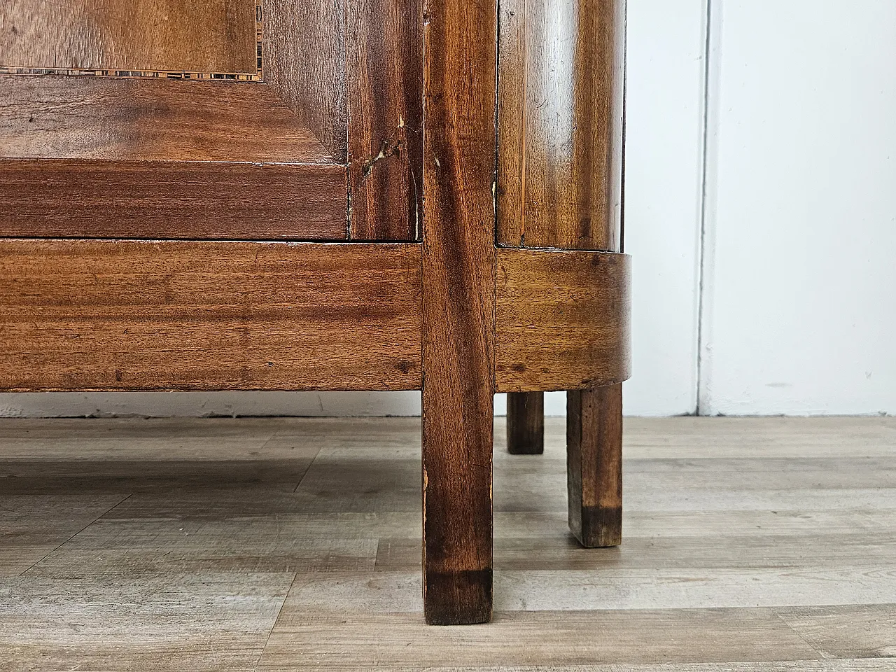 Credenza Liberty inizio '900 con decorazioni in ottone 19