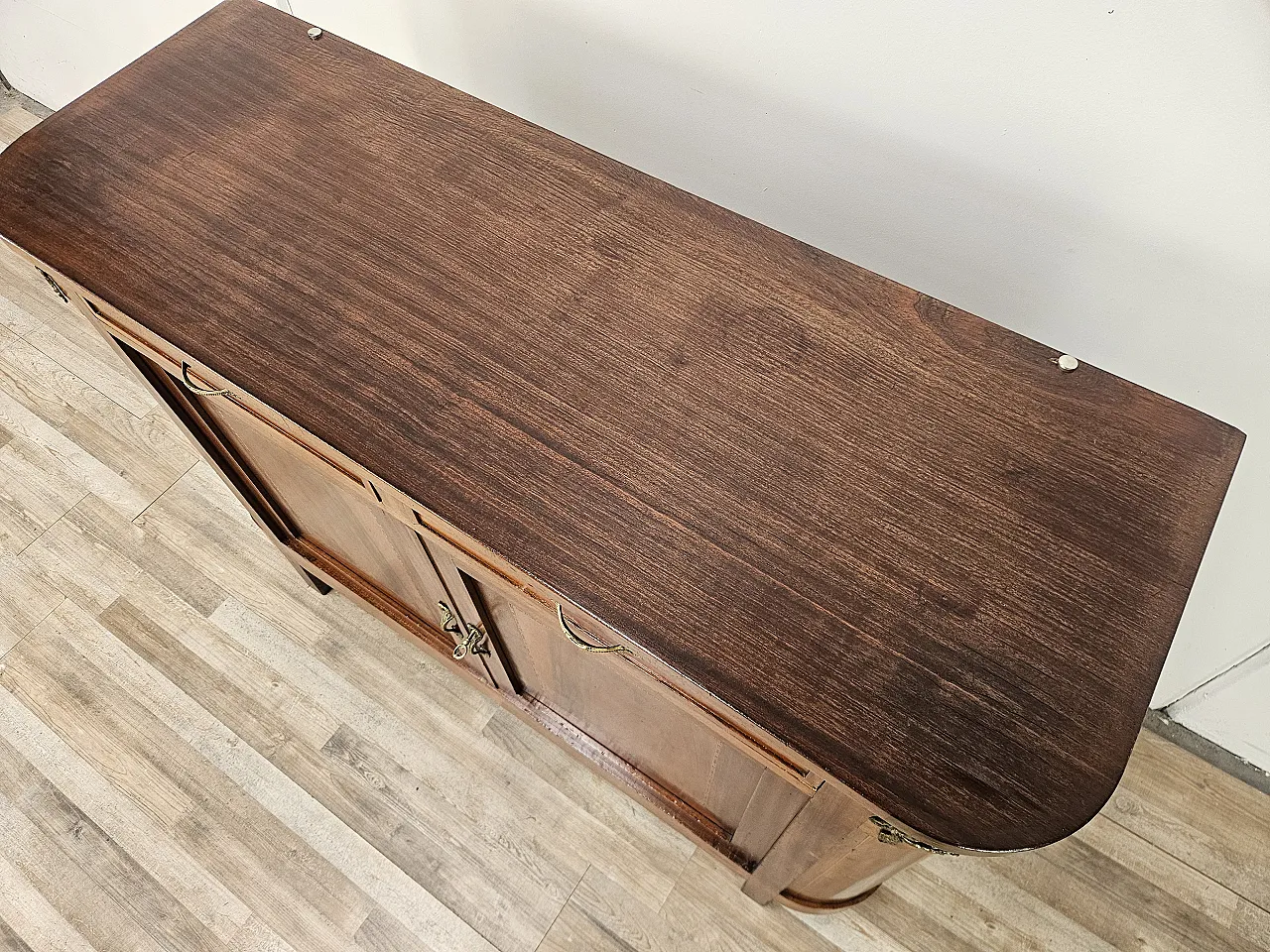 Credenza Liberty inizio '900 con decorazioni in ottone 28