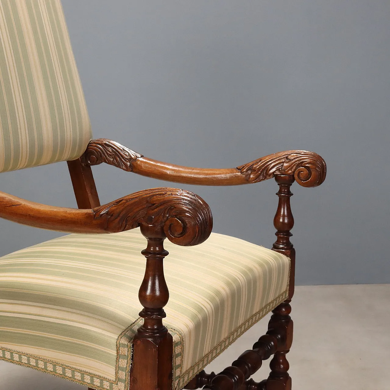 Baroque high chair in walnut, 18th century 3