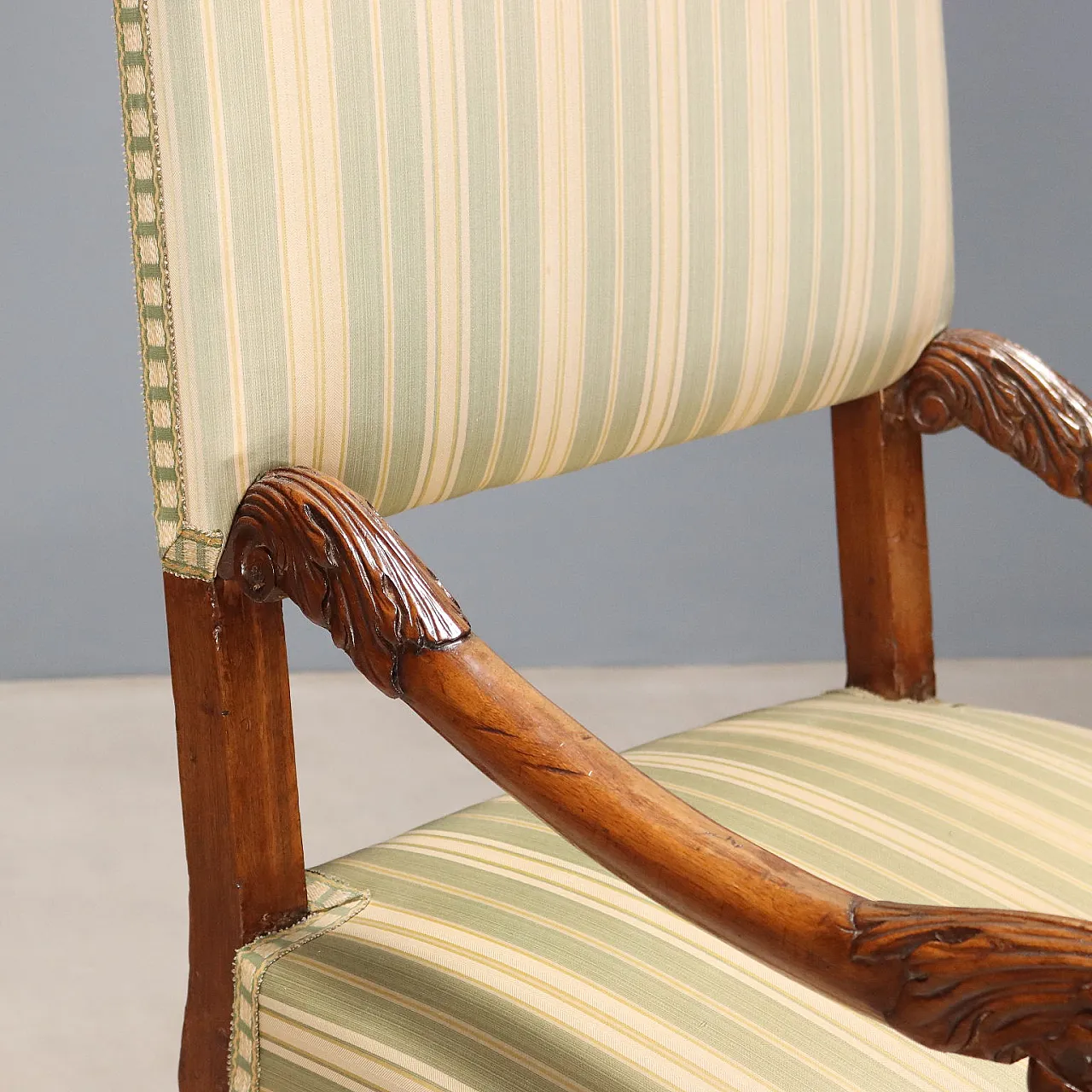 Baroque high chair in walnut, 18th century 5