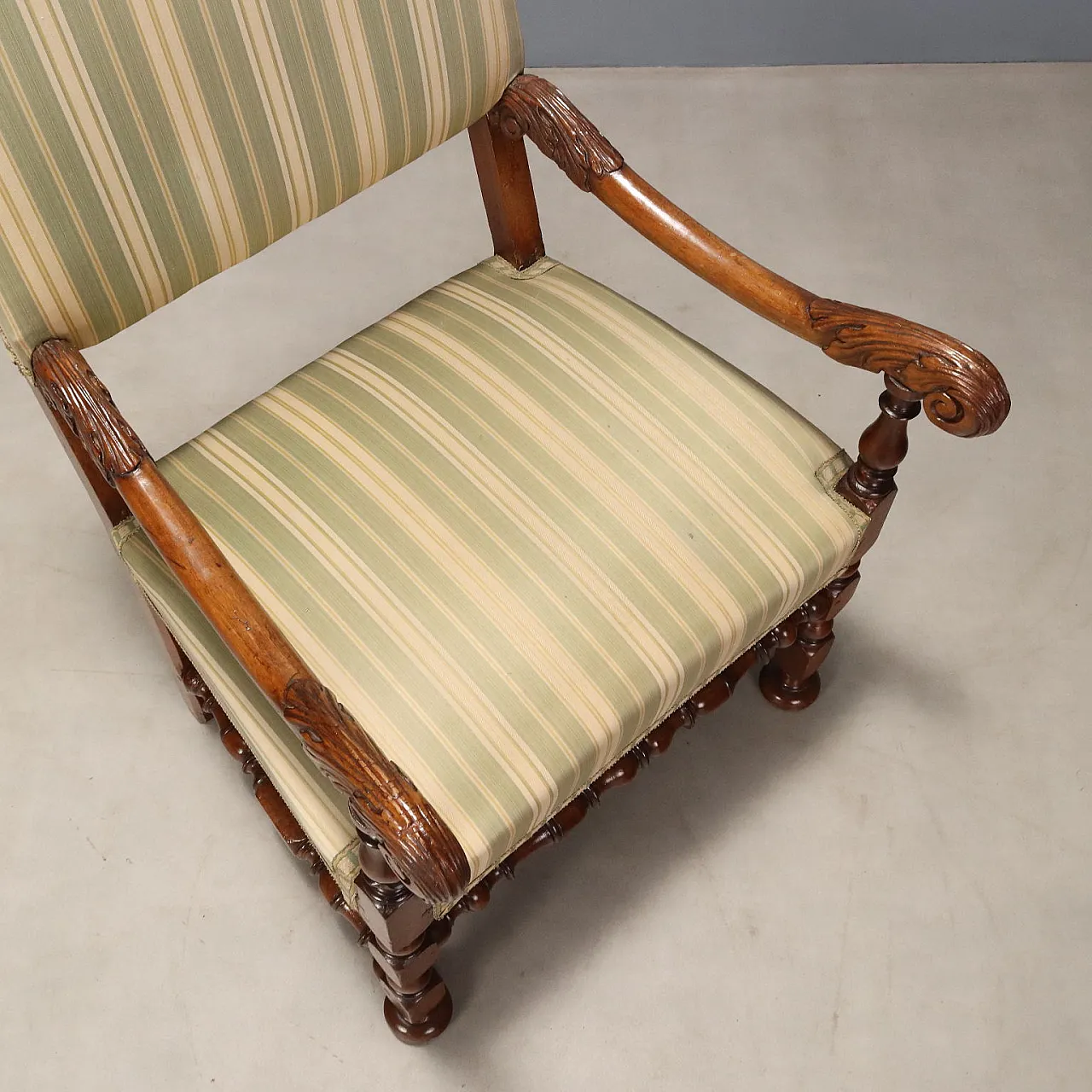 Baroque high chair in walnut, 18th century 7