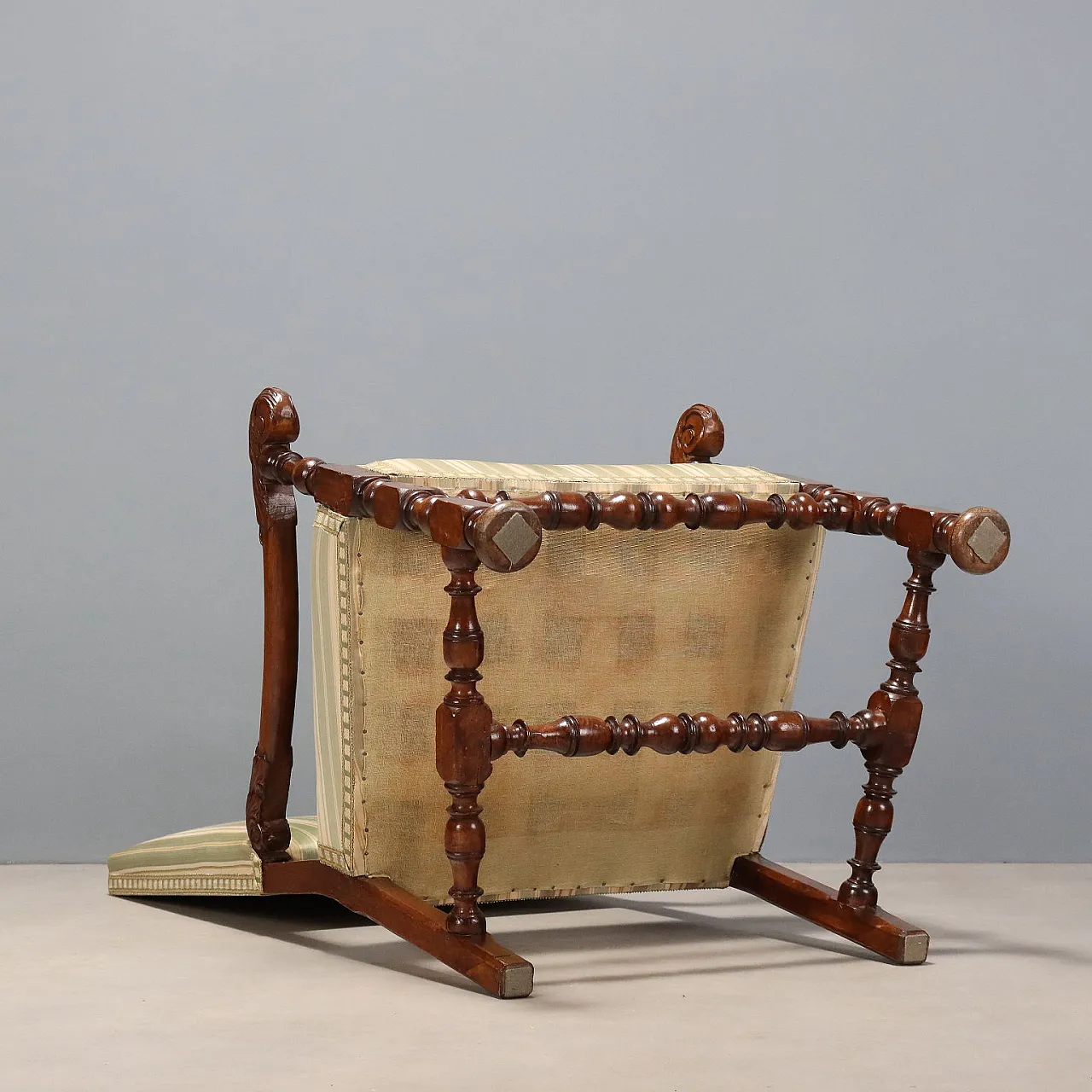 Baroque high chair in walnut, 18th century 9