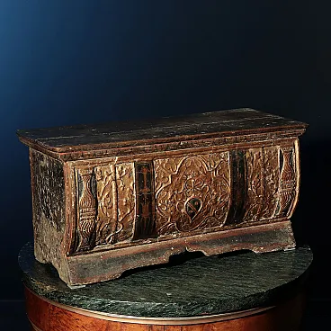Gilded box in engraved and painted wood, 16th century