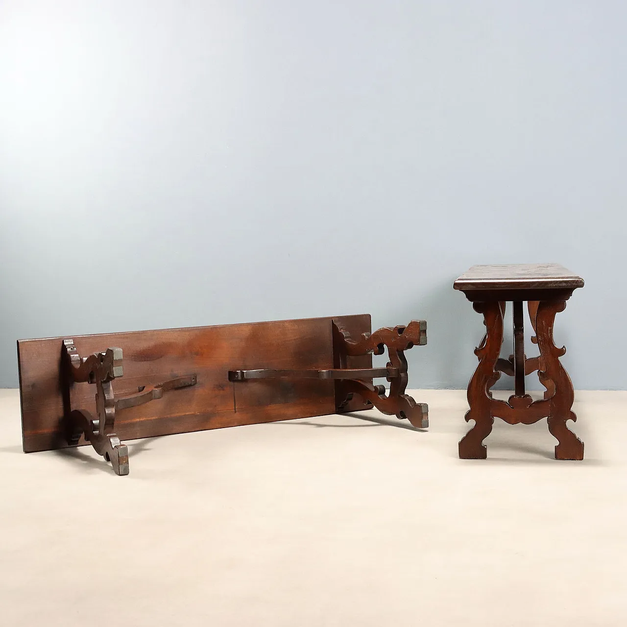 Pair of walnut benches, 20th century 7