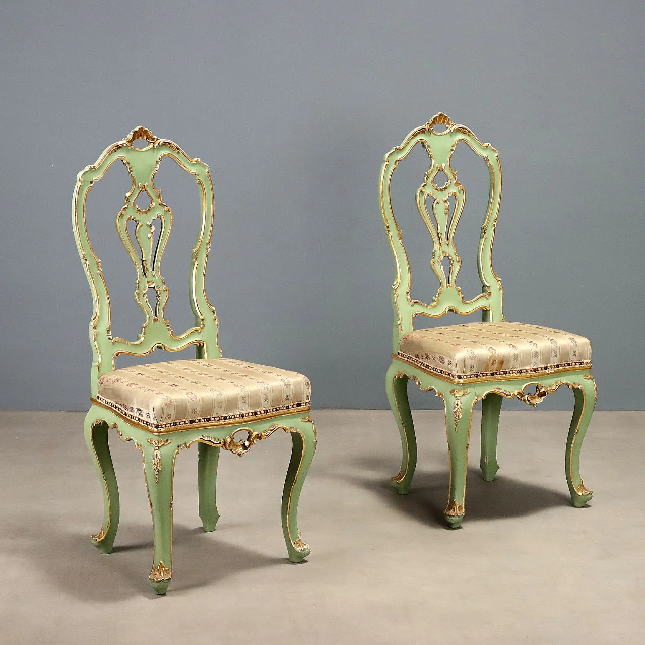 Pair of lacquered and gilded Baroque style chairs, 20th century 1
