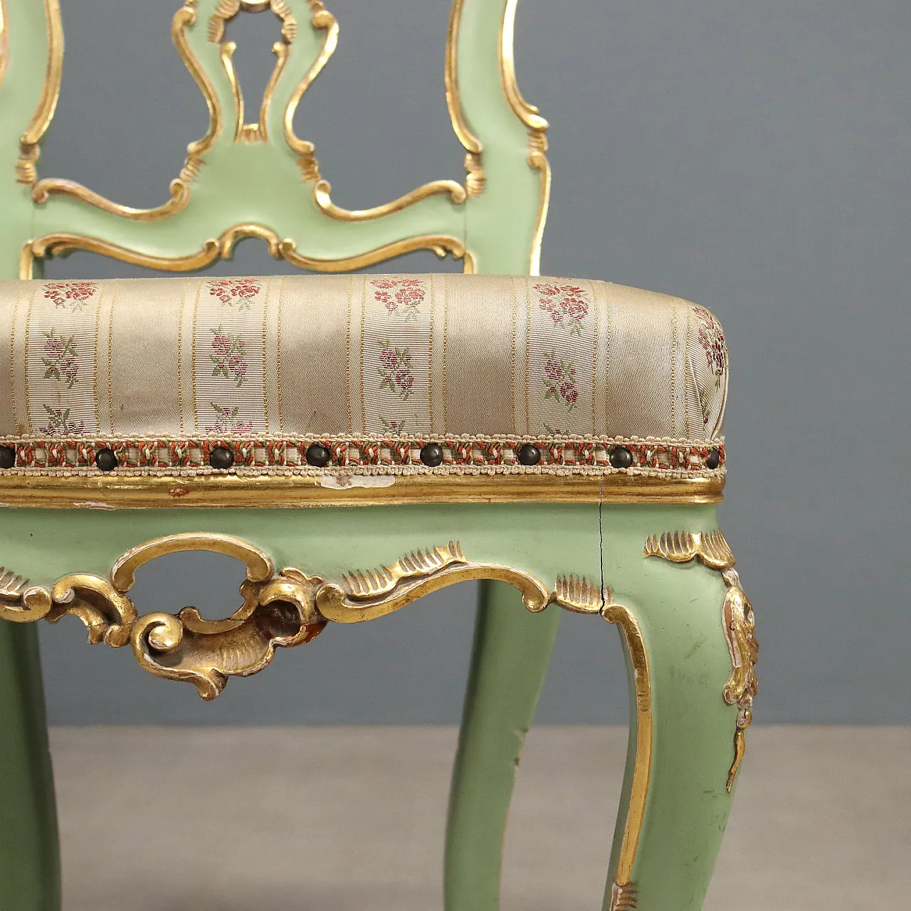 Pair of lacquered and gilded Baroque style chairs, 20th century 4