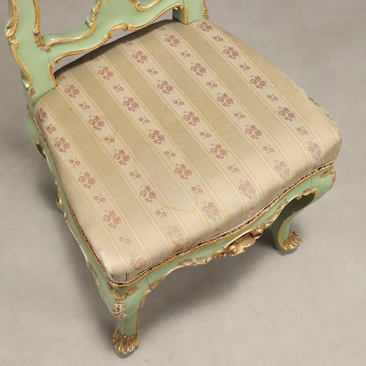 Pair of lacquered and gilded Baroque style chairs, 20th century 6