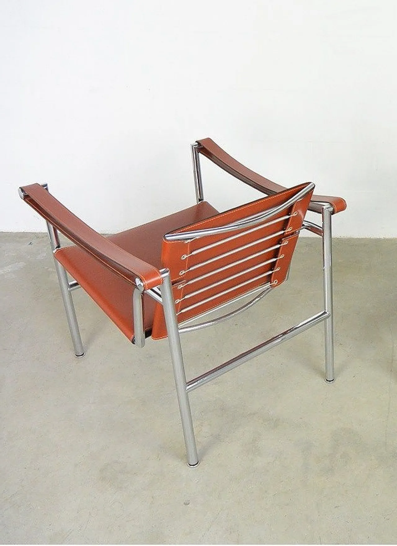 ALIVAR MVSEVM pair of LC1 armchairs in Cognac leather 3