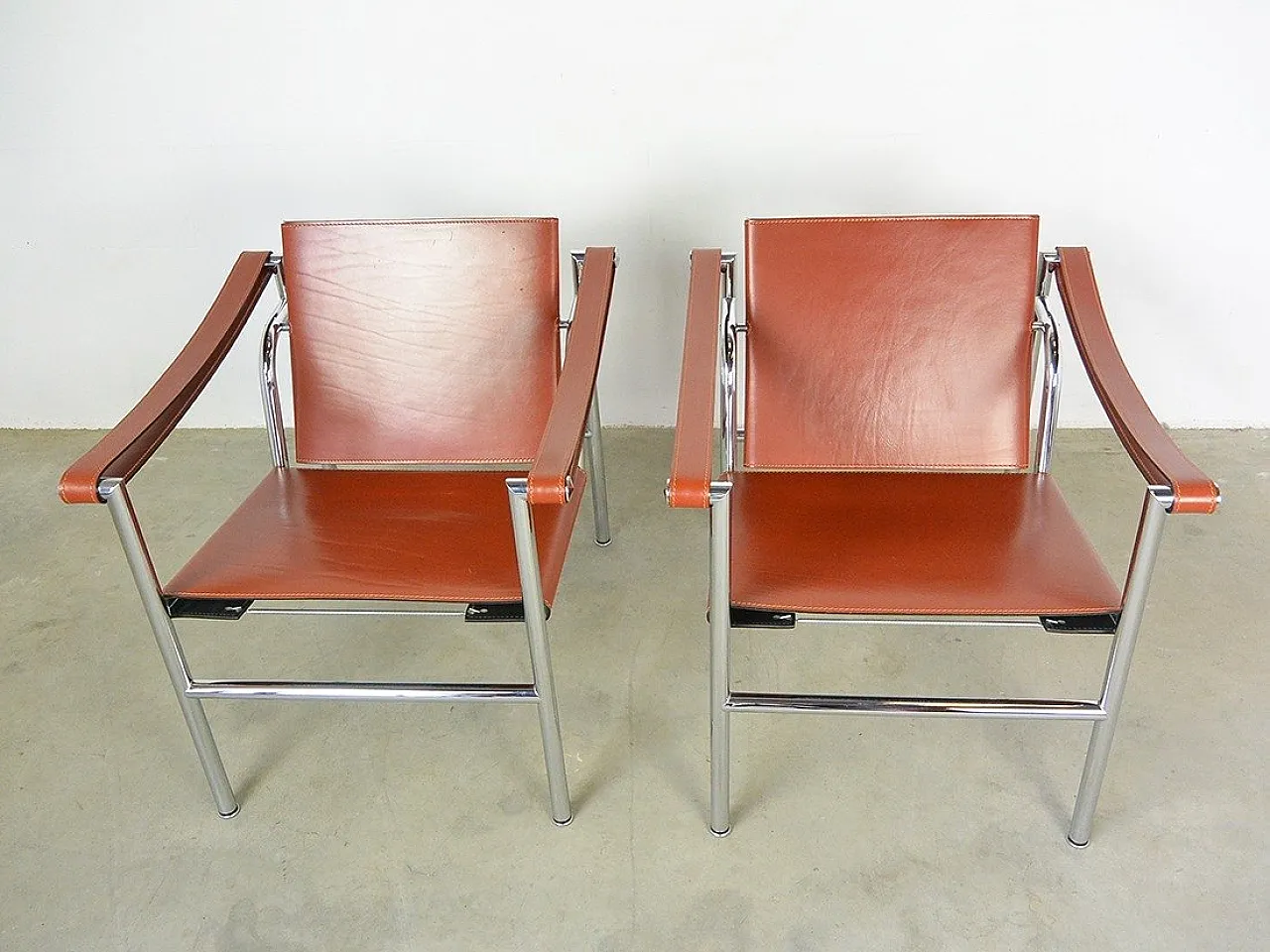 ALIVAR MVSEVM pair of LC1 armchairs in Cognac leather 5