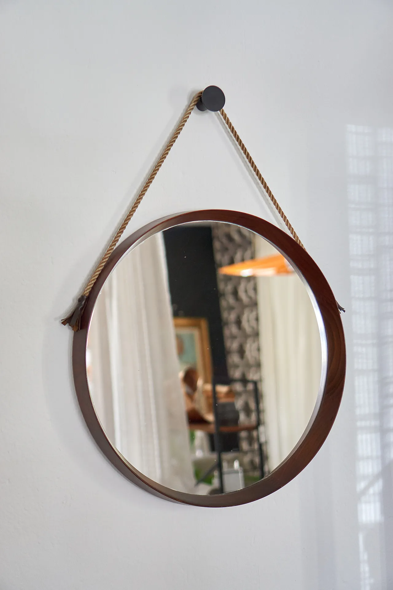 Specchio rotondo in teak con corda anni '60, stile scandinavo 1