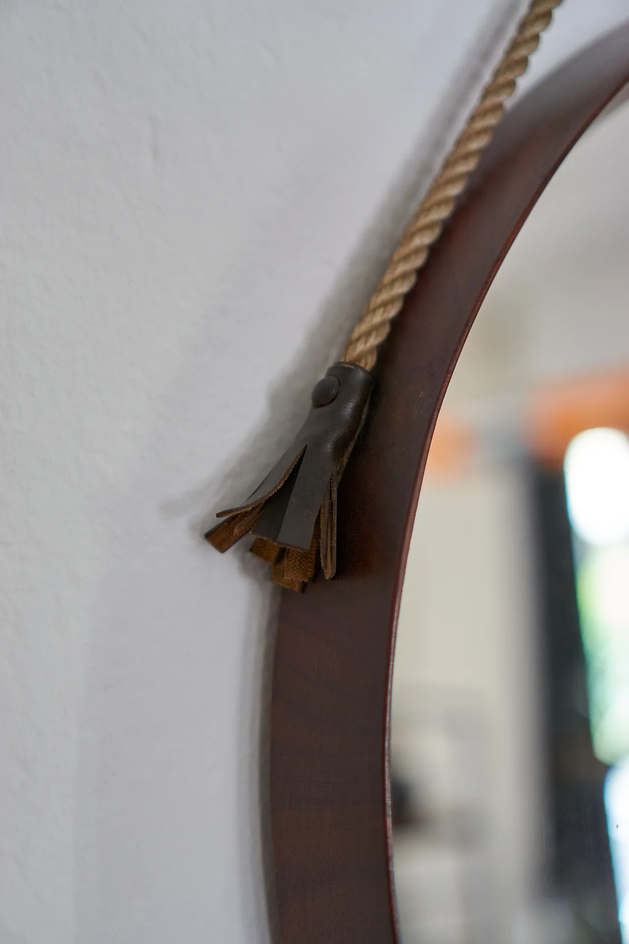 Specchio rotondo in teak con corda anni '60, stile scandinavo 3