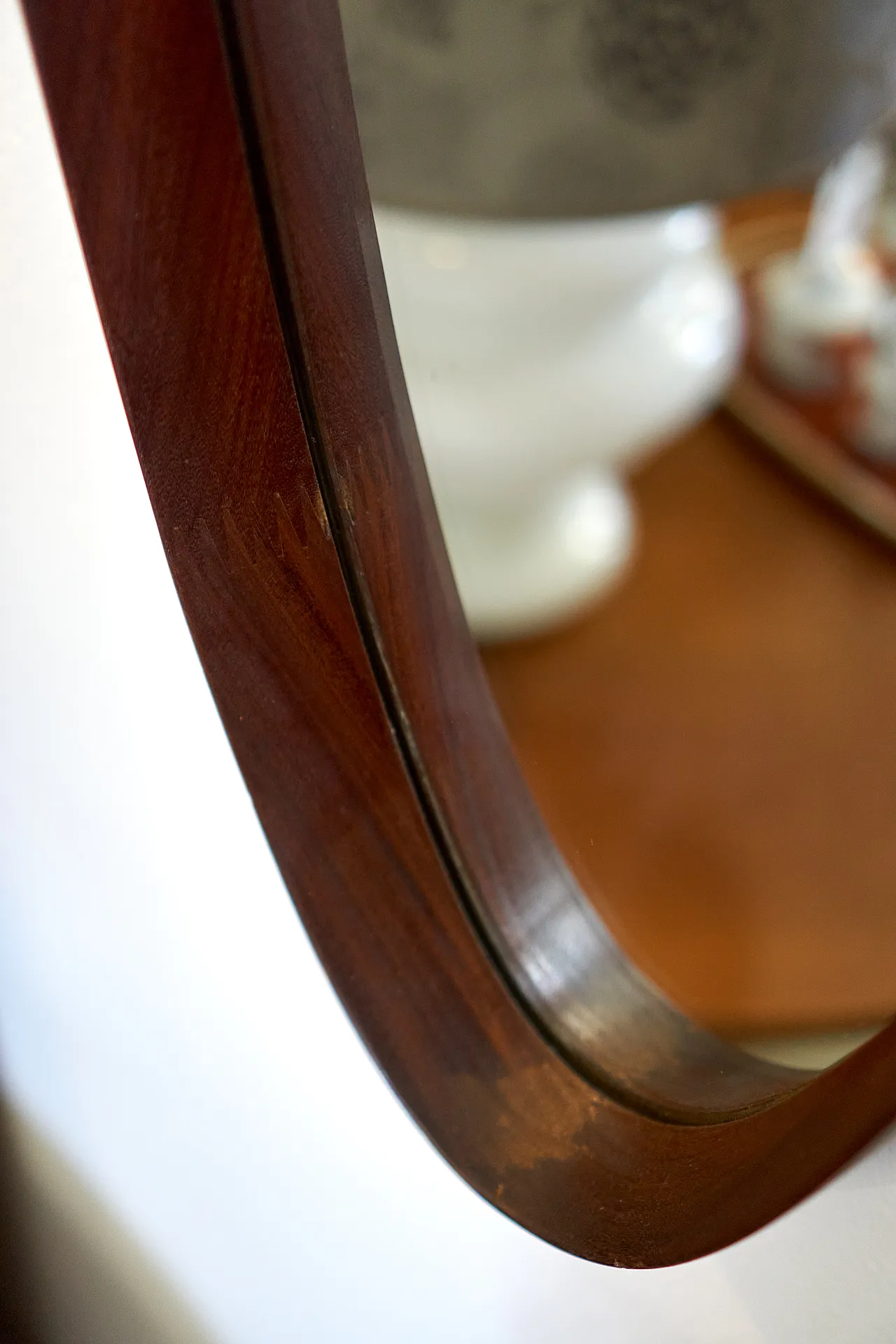 Specchio ovale in teak con cinghia in cuoio anni '60, italiano 4