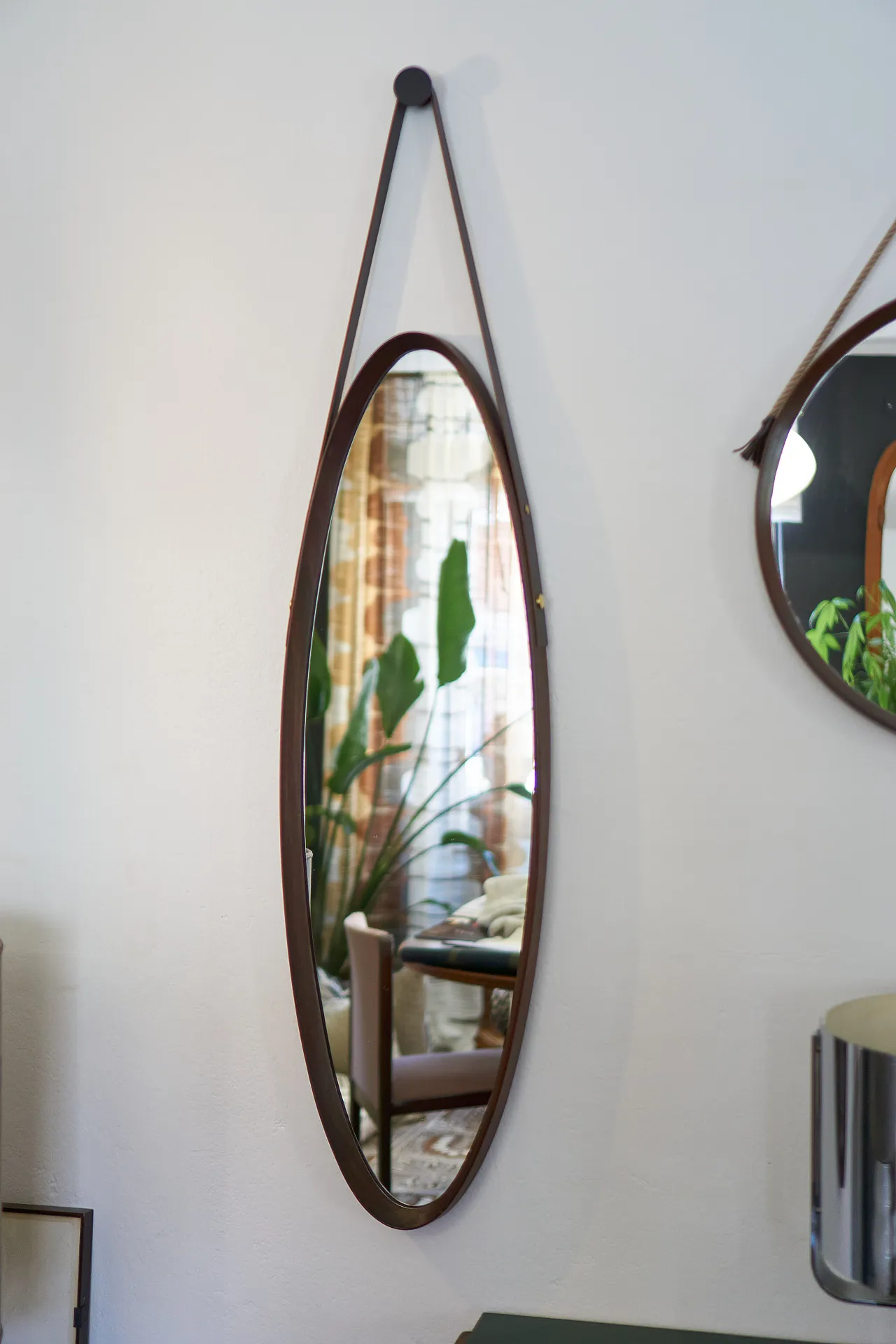 Specchio ovale in teak con cinghia in cuoio anni '60, italiano 5