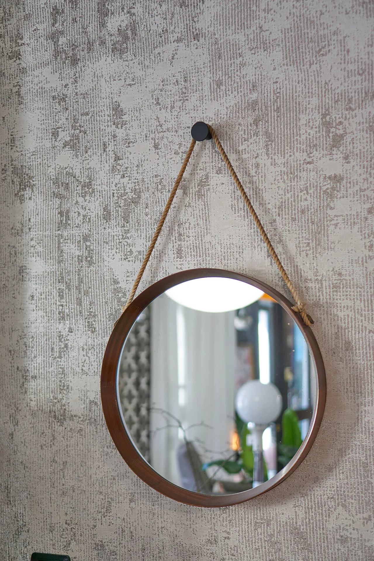 Specchio rotondo in teak con corda anni '60, stile scandinavo 1