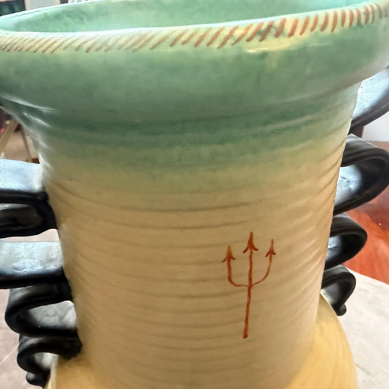 Art Deco hand painted, air brushed ceramic vase by Deruta, 1930s 5