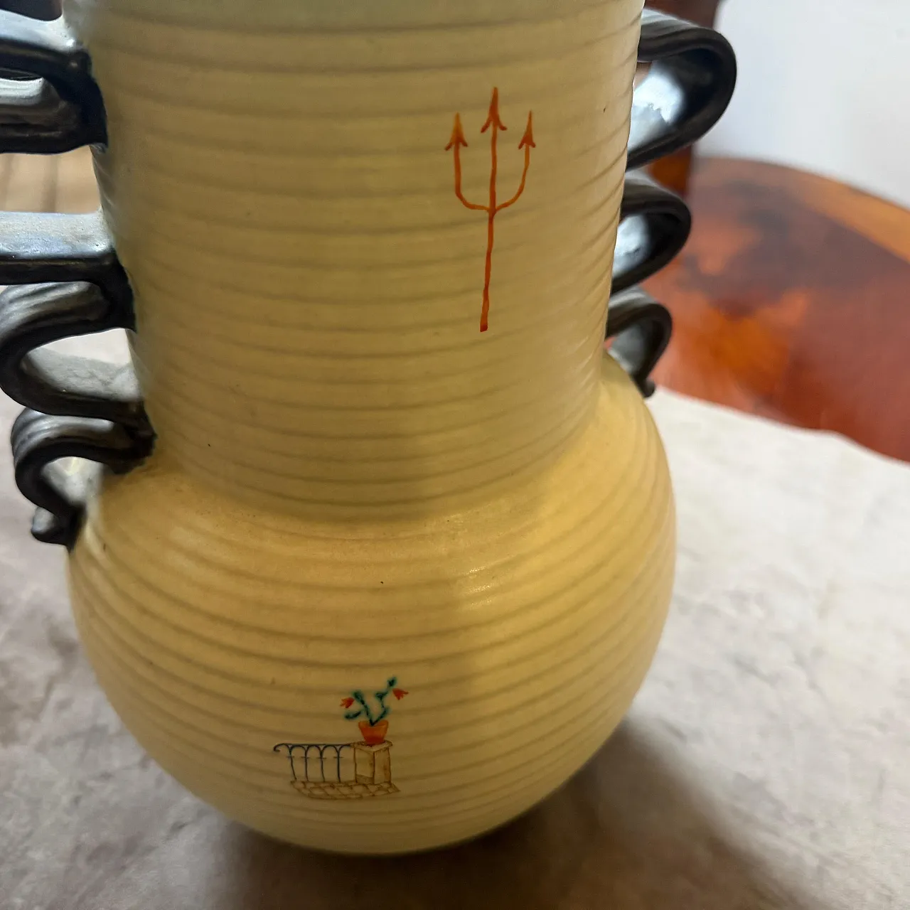 Art Deco hand painted, air brushed ceramic vase by Deruta, 1930s 6