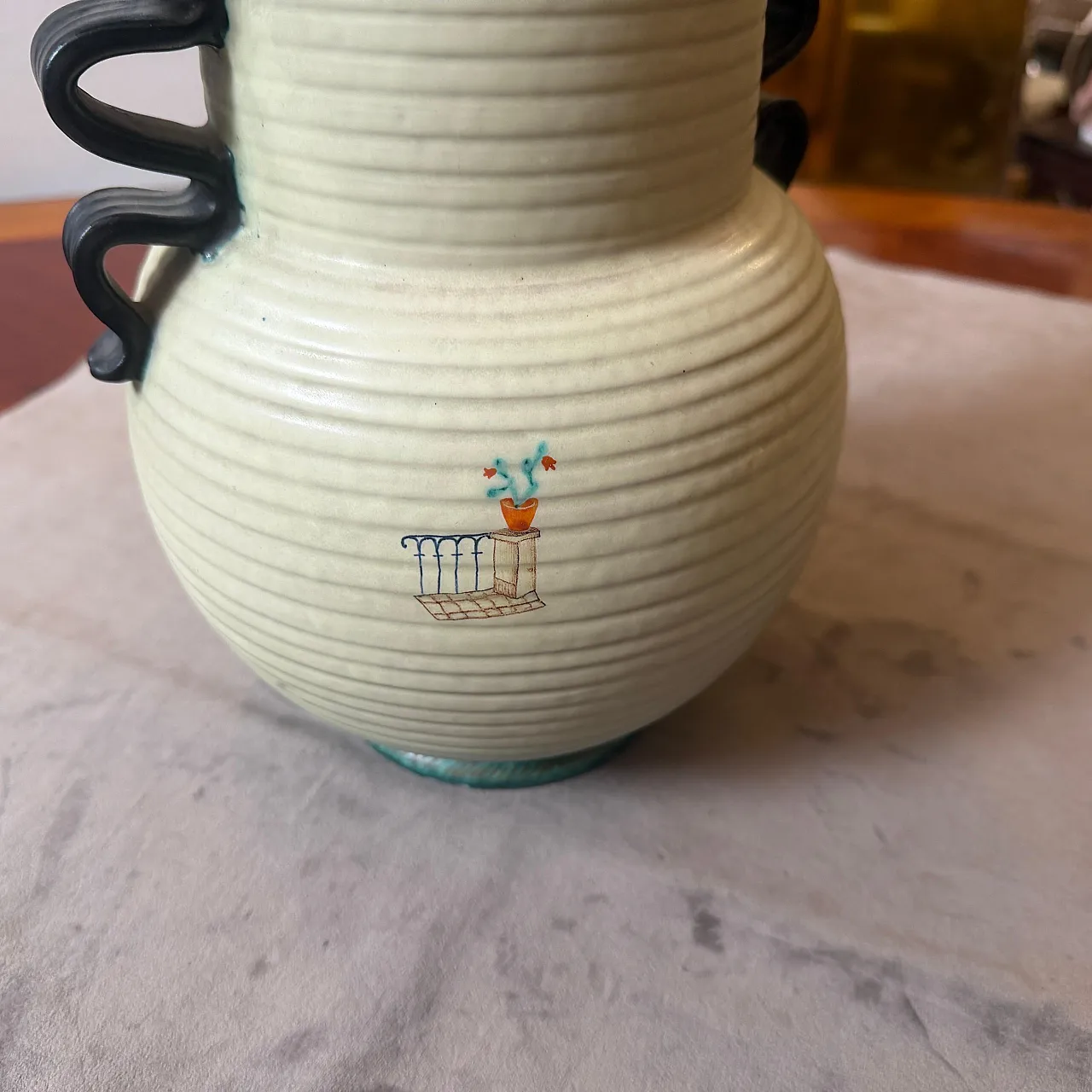 Art Deco hand painted, air brushed ceramic vase by Deruta, 1930s 11