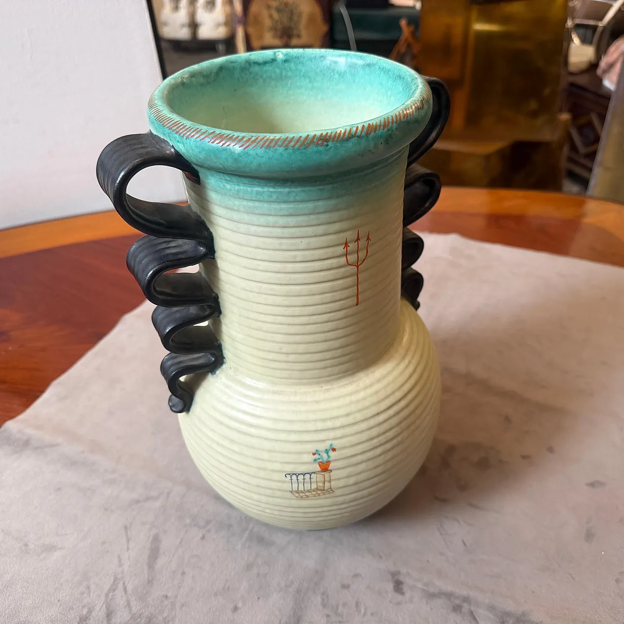 Art Deco hand painted, air brushed ceramic vase by Deruta, 1930s 12